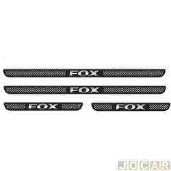 Aplique da soleira - Emblemax - <b>Volkswagen Fox BlueMotion 1.6 8V Total Flex 4P de 2010 at 2014</b> - Fox 2004 em diante - resinado - 4 portas - autoadesivo - preto e cromado - jogo - SOL014