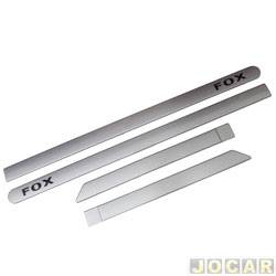Friso lateral - <b>Volkswagen Fox Connect 1.6 8V I-Motion Total Flex 4P de 2018 at 2020</b> - Fox 2017 em diante - prata tungstenio - auto adesivo - jogo