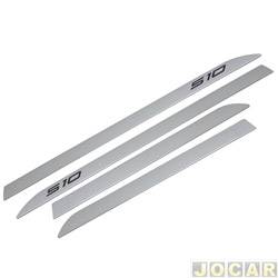 Friso lateral - <b>Chevrolet S10 Cabine Dupla LT 4X2 2.5 16V Flexpower de 2016 at 2020</b> - S10 2017 at 2020 - Prata switchblade - perfil faco - autoadesivo - jogo