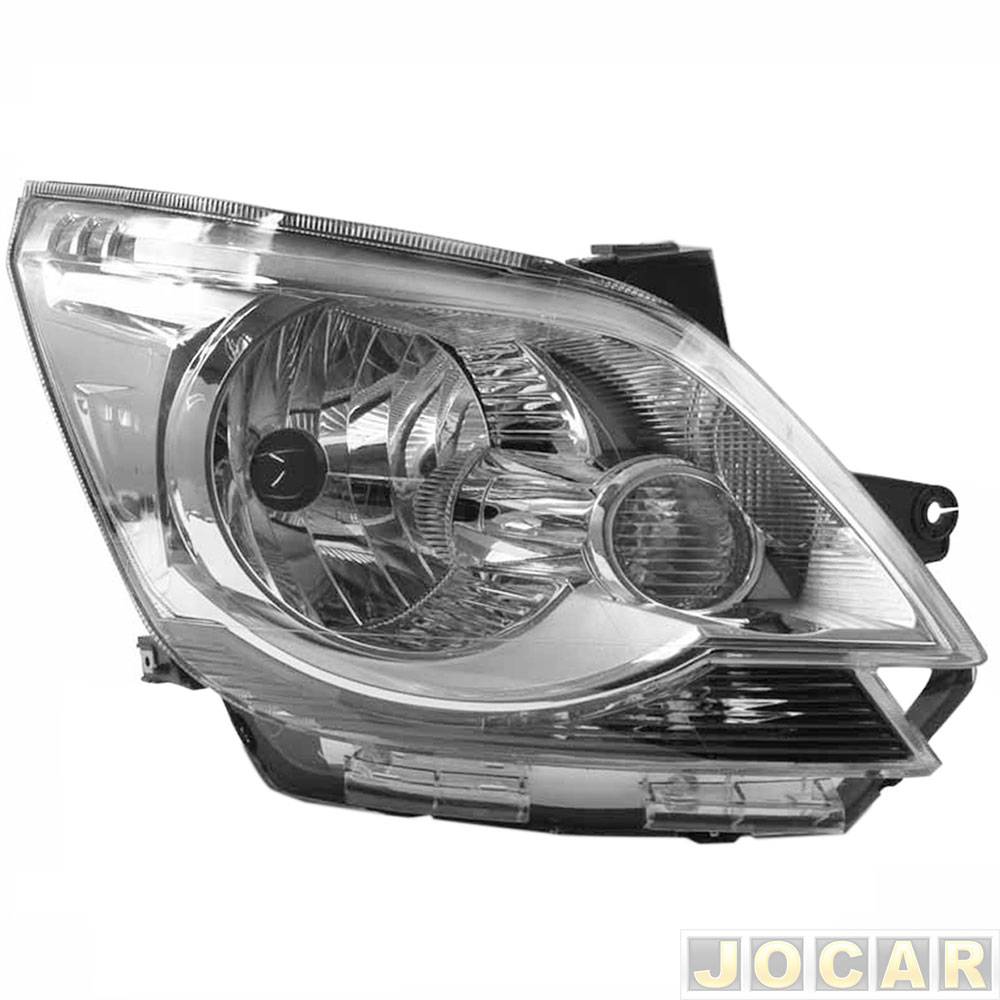 Farol principal - importado - Cobalt 2012 até 2015 - máscara cromada - lado do passageiro - cada (unidade) - ZN14143056