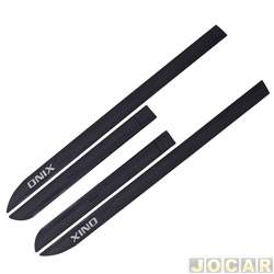 Friso lateral - <b>Chevrolet Onix Hatch LS 1.0 8V SPE/4 cmbio manual Flex 4P de 2012 at 2016</b> - Onix 2012 at 2019 - Joy 2020 at 2022 - Azul Imperial - perfil faco - autoadesivo - jogo