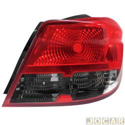 Lanterna traseira principal - Depo - <b>Chevrolet Onix Hatch LT 1.4 8V SPE/4 cmbio automtico Flex 4P de 2013 at 2016</b> - Onix 2012 at 2016 - fum - lado do passageiro - cada (unidade) - 24692