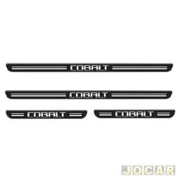 Aplique da soleira - Emblemax - Cobalt 2011 at 2020 - resinado - 4 portas - autoadesivo - preto e cromado - jogo - SOL021