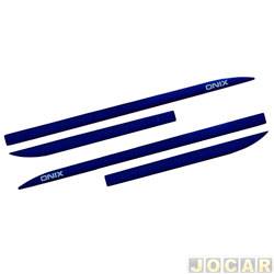 Friso lateral - <b>Chevrolet Onix Hatch Effect 1.4 8V SPE/4 cmbio manual Flex 4P de 2014 at 2016</b> - Onix 2012 at 2019 - Joy 2020 at 2022 - Blue Imperial - perfil faco - autoadesivo - jogo