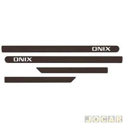 Friso lateral - <b>Chevrolet Onix Hatch Effect 1.4 8V SPE/4 cmbio manual Flex 4P de 2014 at 2016</b> - Onix 2012 at 2019 - Joy 2020 at 2022 - Cinza Sand - autoadesivo - jogo