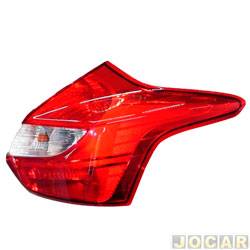 Lanterna traseira principal - TYC - <b>Ford Focus Hatch Titanium Plus 2.0 16V PowerShift Flex de 2013 at 2015</b> - Focus hatch 2014 at 2015 - sem LED - lado do passageiro - cada (unidade) - 27474