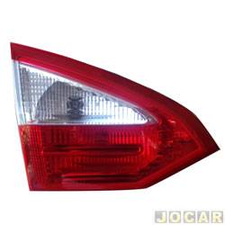 Lanterna traseira principal - TYC - <b>Ford Fiesta Sedan Titanium 1.6 16V PowerShift Flex 4P - New Fiesta - imp de 2013 at 2018</b> - New Fiesta sedan 2013 at 2018 - tampa mala - traseira - lado do motorista - cada (unidade) - 22805