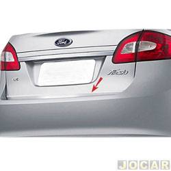 Aplique cap traseiro - Sport Inox - <b>Ford Fiesta Sedan Titanium 1.6 16V PowerShift Flex 4P - New Fiesta - imp de 2013 at 2018</b> - New Fiesta sedan 2010 at 2018 - autoadesivo - resinado - ao escovado - cada (unidade) - FO007FSIE