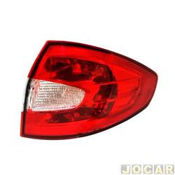 Lanterna traseira principal - TYC - <b>Ford Fiesta Sedan SE 1.6 16V Flex 4P - New Fiesta - importado de 2010 at 2012</b> - New Fiesta Sedan 2010 at 2012 - fum - lado do passageiro - cada (unidade) - 19314