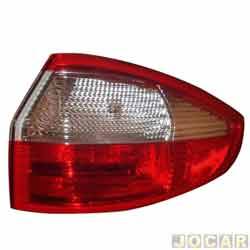 Lanterna traseira principal - TYC - <b>Ford Fiesta Sedan SE 1.6 16V PowerShift Flex 4P - New Fiesta - importado de 2013 at 2016</b> - New Fiesta sedan 2013 at 2018 - canto - modelo nacional - lado do passageiro - cada (unidade) - 23152
