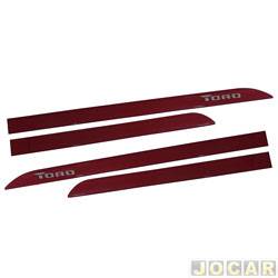 Friso lateral - <b>Fiat Toro Endurance 1.8 16V cmbio automtico 4X2 flex de 2021 em diante</b> - Toro 2016 em diante - vermelho colorado - autoadesivo - perfil faco - jogo