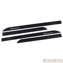 Friso lateral - <b>Fiat Toro Freedom 1.8 16V cmbio automtico 4X2 flex de 2021 at 2022</b> - Toro 2016 em diante - Preto carbon flash - perfil faco - autoadesivo - jogo