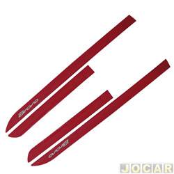 Friso lateral - <b>Fiat Bravo Sporting 1.8 16V Dualogic Plus Flex 4P de 2012 at 2016</b> - Bravo 2010 at 2016 - vermelho modena - perfil faco - autoadesivo - jogo