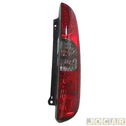 Lanterna traseira principal - Depo - <b>Fiat Dobl HLX 1.8 8V Flex de 2009 at 2011</b> - Dobl 2010 at 2021 - Fiorino 2014 em diante - Partner Rapid 2022 em diante - (3 furos) - fum - lado do passageiro - cada (unidade) - 29228