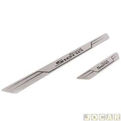 Aplique da soleira - Maron - <b>Fiat Grand Siena Attractive 1.4 8V Flex de 2012 at 2021</b> - Grand Siena 2012 at 2021 - ao inox - autoadesivo - 4 portas - preto e cromado - cada (unidade) - SL011R