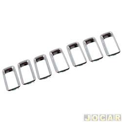 Moldura da grade dianteira - importado - <b>Jeep Renegade 4X2 1.8 16V cmbio automtico Flex de 2014 at 2018</b> - Renegade 2015 at 2018 - com 7 peas - cromada - jogo - 25289
