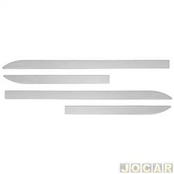 Friso lateral - <b>Caoa Chery Tiggo 8 Max Drive 1.6 16V TGDI de 2020 at 2023</b> - Tiggo 8 - prata metlico - perfil faco - autoadesivo - jogo