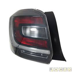 Lanterna traseira principal - TYC - <b>Renault Sandero Stepway Rip Curl 1.6 8V Hi-Power de 2015 at 2016</b> - Sandero Stepway 2014 at 2019 - fum - lado do motorista - cada (unidade) - 25169