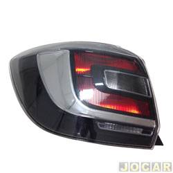 Lanterna traseira principal - importado - <b>Renault Sandero Stepway Rip Curl 1.6 8V Hi-Power cmbio EasyR de 2015 at 2016</b> - Sandero Stepway 2014 at 2019 - fum - lado do motorista - cada (unidade) - 25189