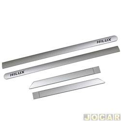 Friso lateral - <b>Toyota Hilux Cabine Dupla SRV 4X2 2.7 16V cmbio automtico Flex 4P de 2017 em diante</b> - Hilux 2017 em diante - prata metalico - autoadesivo - jogo