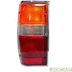 Lanterna traseira principal - Depo - <b>Mitsubishi L-200 Cabine Simples CS 4X2 2.5 Turbo diesel de 1992 at 1995</b> - L200 1987 at 1995 - aro cromado - tricolor - lado do motorista - cada (unidade) - 26625